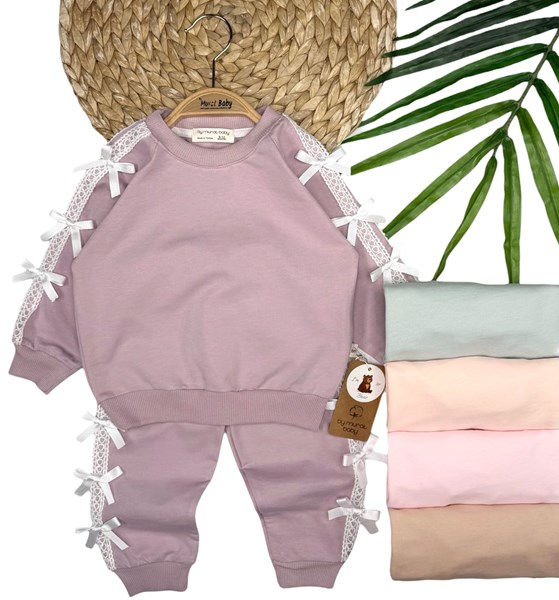 YANLARI FİYONK DETAYLI TAKIM 